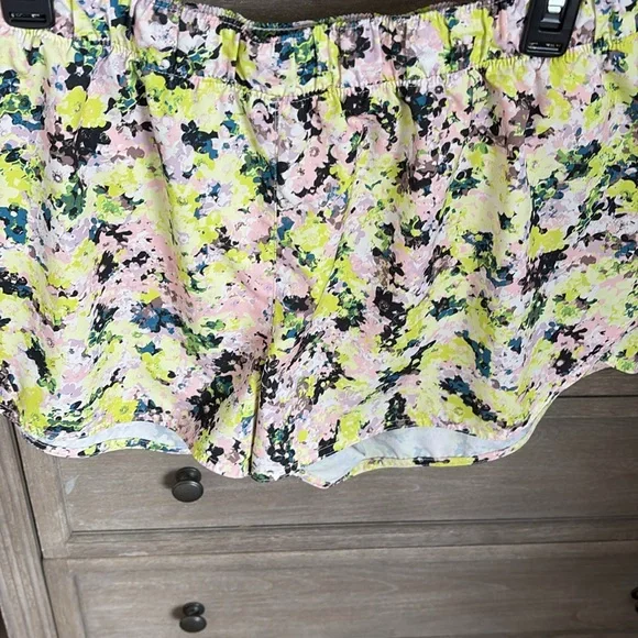 Old navy active shorts | size L - Picture 2 of 4